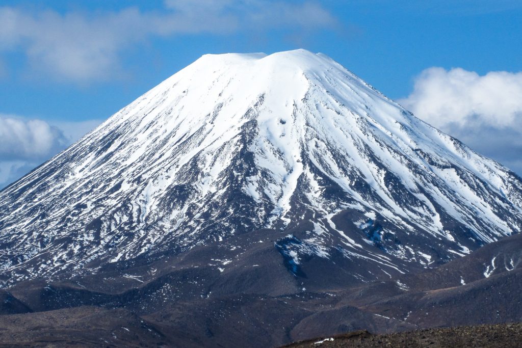 Mount Ngauruhoe Volcano, skiing in New Zealand